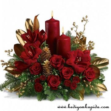 Yeni Yıl Çiçeği Gül ve Kırmızı Mumlar özel aranjman