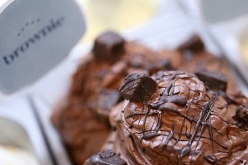 Brownie Parçalı Sütlü Çikolatalı Gelato Dondurma