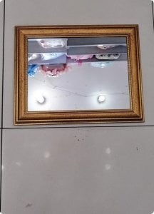 Aynalı Ahşap Çerçeve Kapı Süsü (50x40 CM)