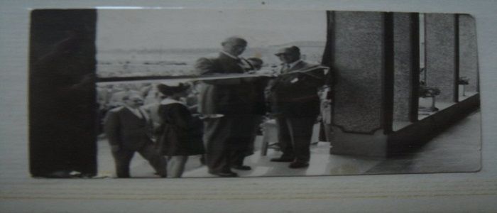 Zarbalı Hulusi Bey ( Hulusi Zarplı) 1956 yılında Ayvalık Cunda adasında yaptırdığı Nuri Zarplı okulunu açarken
