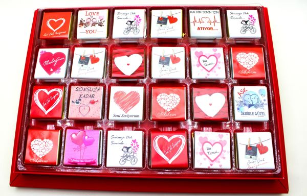 Dark Brown Sevgililer Günü Tebrik Çikolatası Madlen Kalpli Kırmızı Kutuda