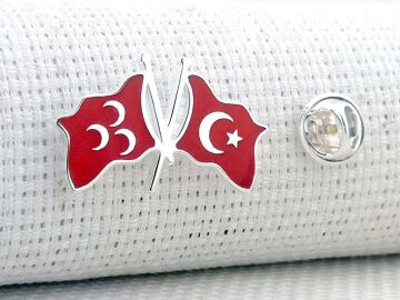 Türk Bayrağı ve Üç Hilal Tasarımlı 925 Ayar Gümüş Rozet Yaka İğnesi
