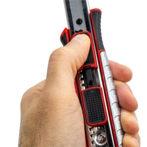 İzeltaş Pro Metal Gövde Emniyetli Oto.Kilitli Maket Bıçağı 18 mm