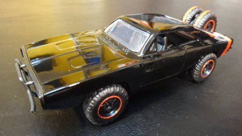 Fast & Furious 1:24 Dom's Dodge Charger Model Araba