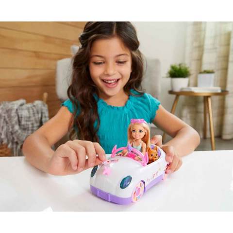 Barbie Club Chelsea Bebek ve Arabası GXT41