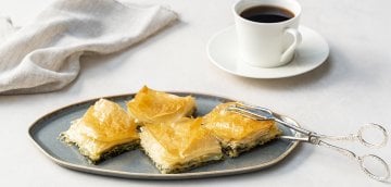 BAKLAVA YUFKASINDA ISPANAKLI ÇITIR BÖREK