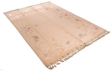 Pink Rose Patterned Silk Hand Carpet