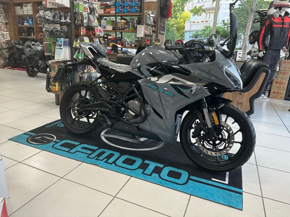 CF Moto Kırmızı Motosiklet Halısı