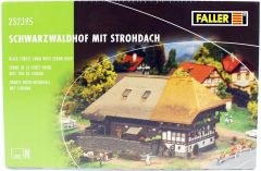 Faller 232395 1/87 Ölçek, Hasır Çatılı Kara Orman Çiftlik Evi Plastik Model Kiti