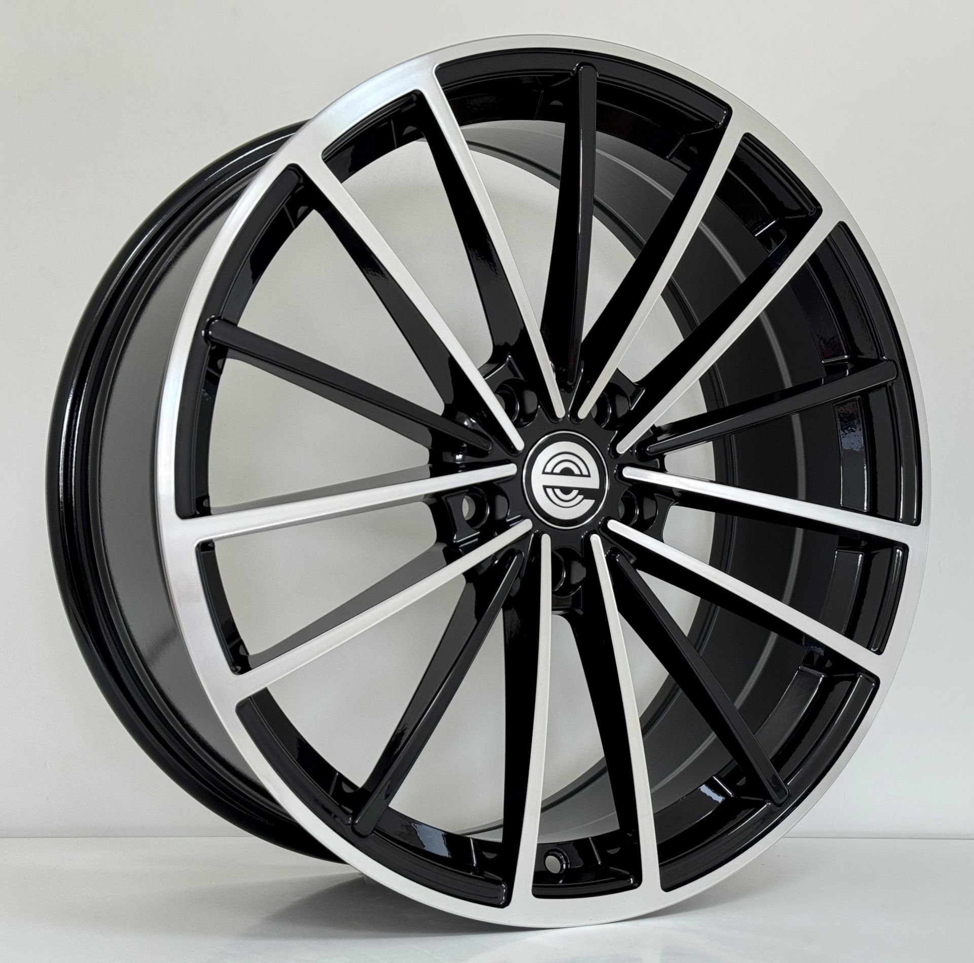 EXP HV0001 8X19İNÇ 5X112 ET45 57.1 BLACK MACHINED XL ÇELİK JANT