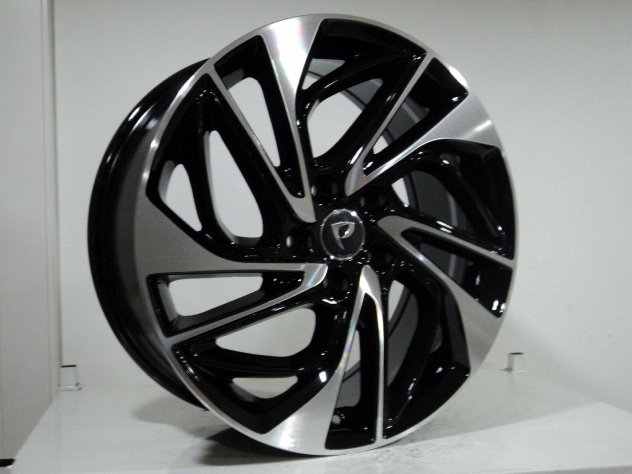 BK 5518 7.5x18 inç 5x114.3 et51 67.1 BLACK Machined Çelik Jant