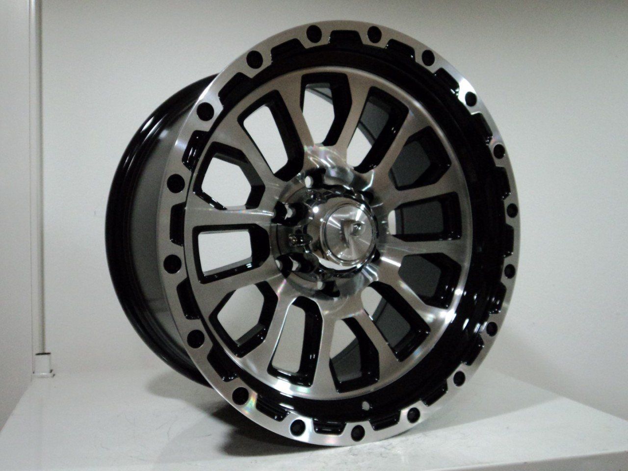 BK 3S185 9.5x18inç 6x139.7 et0 110 BLACK Machined Çelik Jant