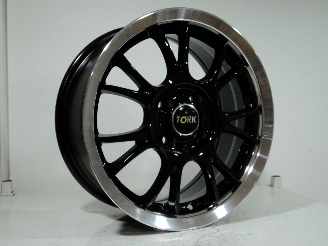 Megatork TORK 2813 6x14inç 4x100 BLACK MACHINED ÇELİK JANT