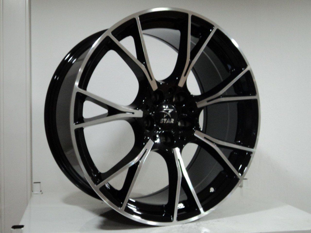 TPL 1241 9.5x20inç 5x120 et37 72.56 BLACK Machined Çelik Jant