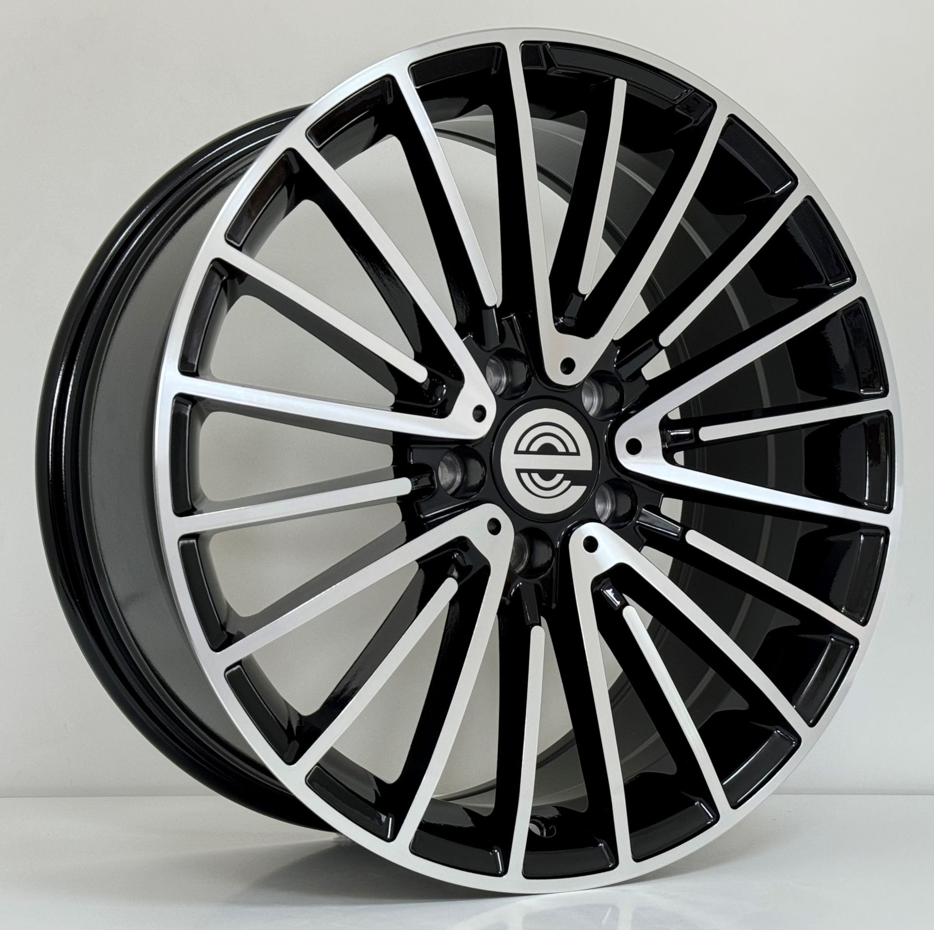 EXP HBC0025 8.5X20İNÇ 5X112 ET36 66.6 BLACK MACHINED XL ÇELİK JANT