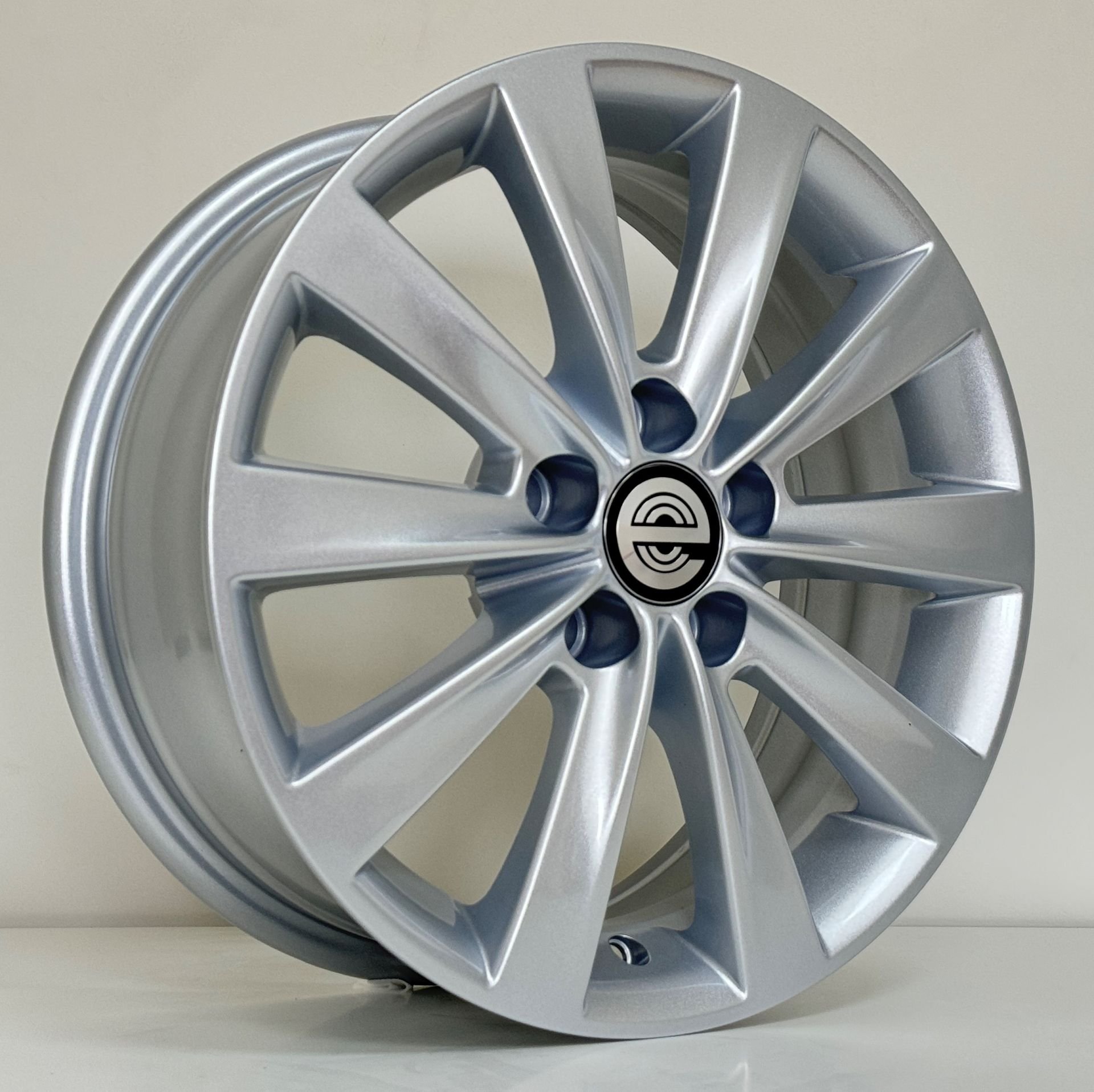 EXP-H143 6X15 İNÇ 5X100 ET35 57.1 SİLVER ÇELİK JANT