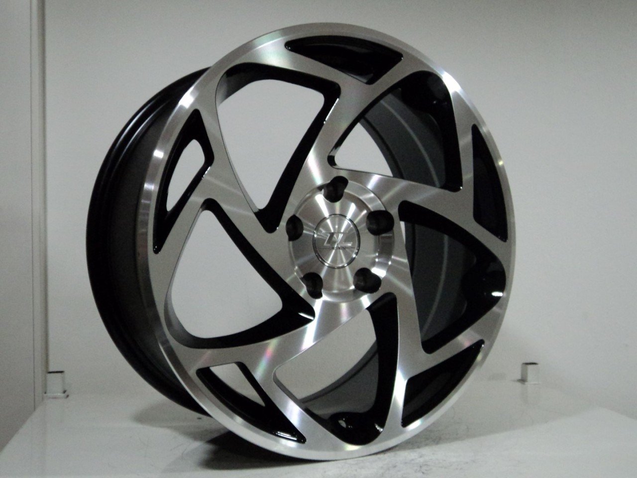 TL 1463 7.5x17inç 5x115 et38 71.6 BLACK Machined Çelik Jant