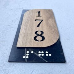 Braille Alfabeli (Görme engelli alfabe) Mermer Desenli Çift Kat Mdf Kapı Numarası
