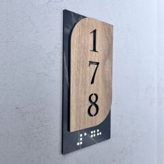 Braille Alfabeli (Görme engelli alfabe) Mermer Desenli Çift Kat Mdf Kapı Numarası