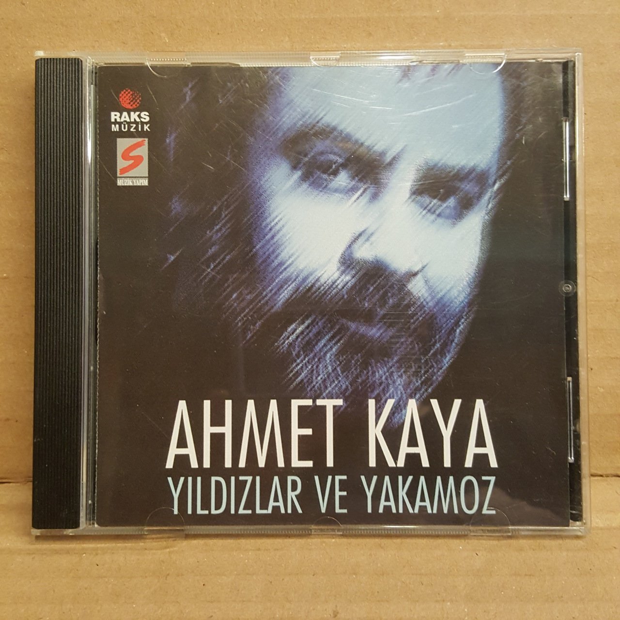 AHMET KAYA - YILDIZLAR VE YAKAMOZ (1995) - CD RAKS BASIM ESKİ METALİK BANDROL 2.EL