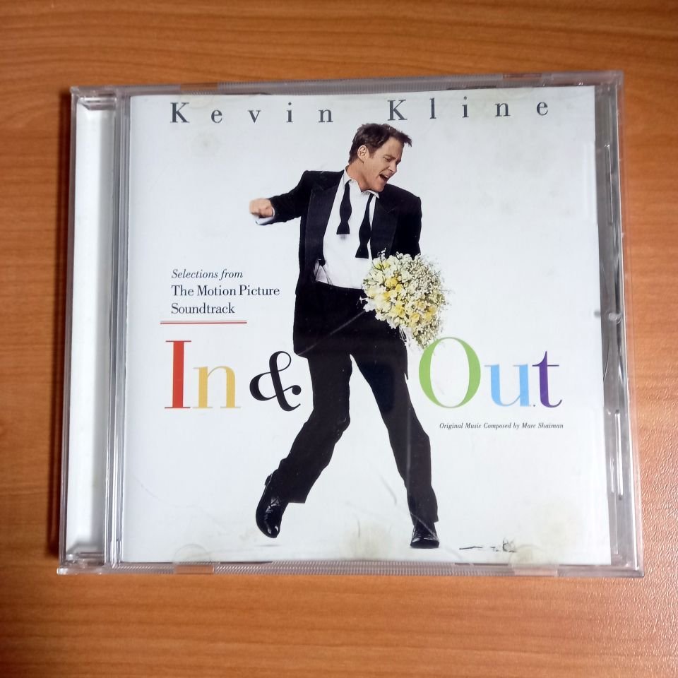 IN & OUT / SELECTIONS FROM THE MOTION PICTURE SOUNDTRACK / KEVIN KLINE, DIANA ROSS, ETHEL MERMAN, PATSY CLINE, VILLAGE PEOPLE (1997) - CD 2.EL