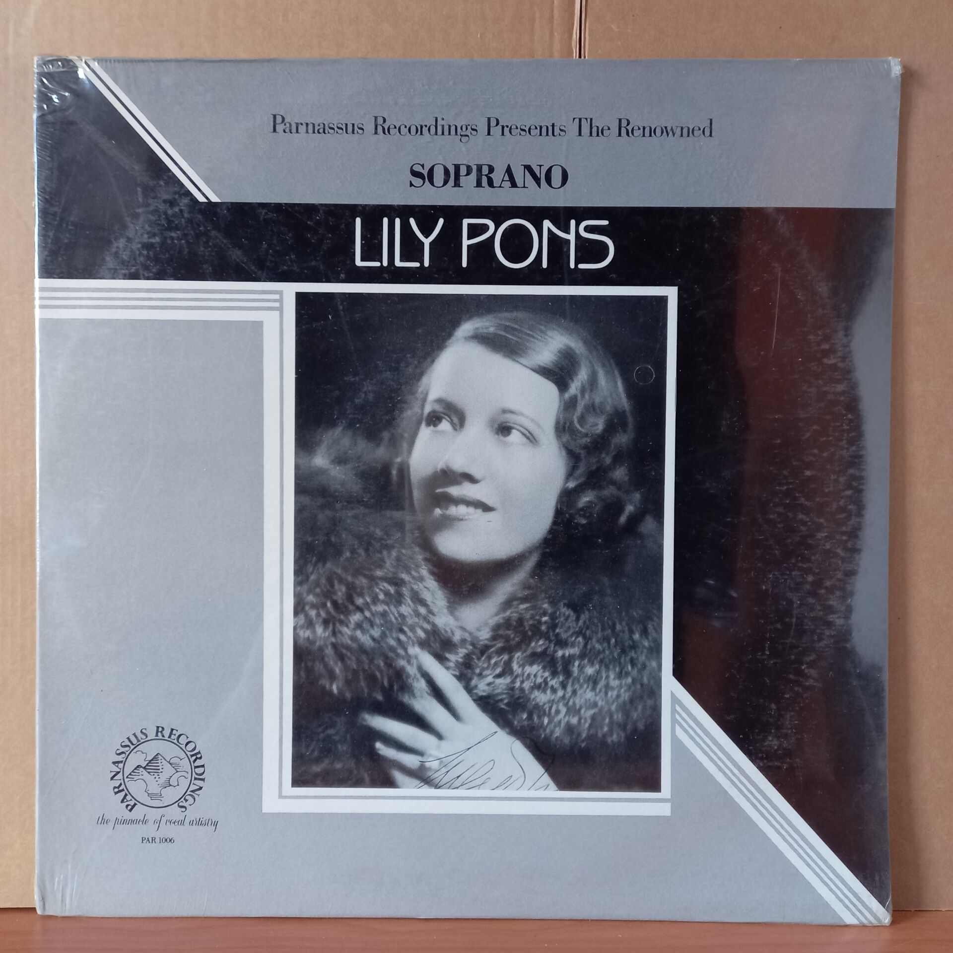 LILY PONS – PARNASSUS RECORDINGS PRESENTS THE RENOWNED SOPRANO LILY PONS / GOUNOD, OFFENBACH, AUBER, DELIBES, DONIZETTI, VERDI - LP DÖNEM BASKISI SIFIR PLAK