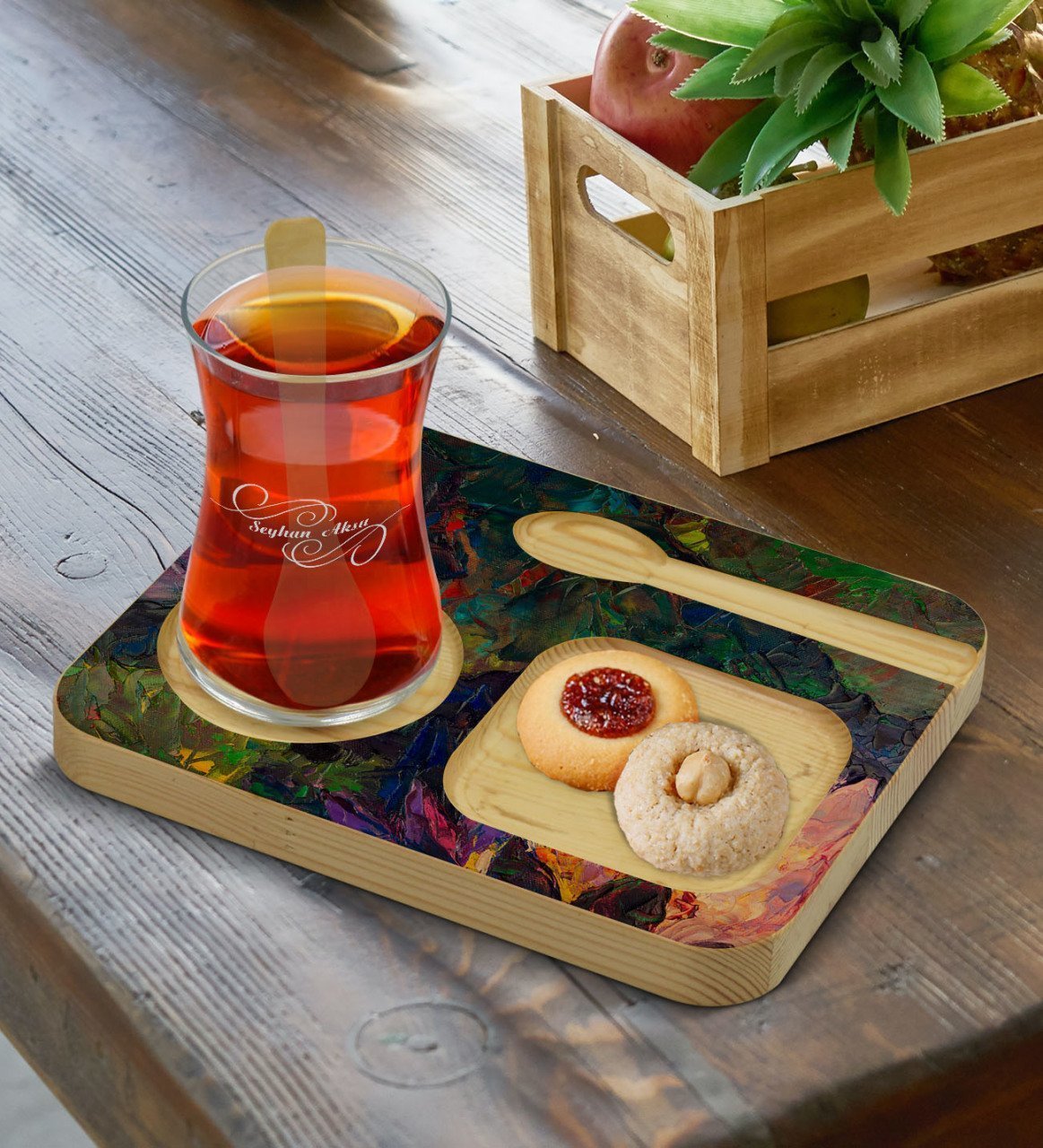 Kişiye Özel Doğal Ahşap Kaşıklı Sunum Tabağı ve Heybeli Çay Bardağı Hediye Seti - Model 19