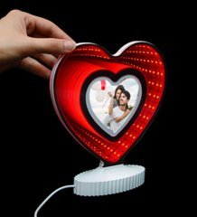 Kişiye Özel 3D LED Kırmızı Işıklı Kalp Fotoğraf Çerçevesi