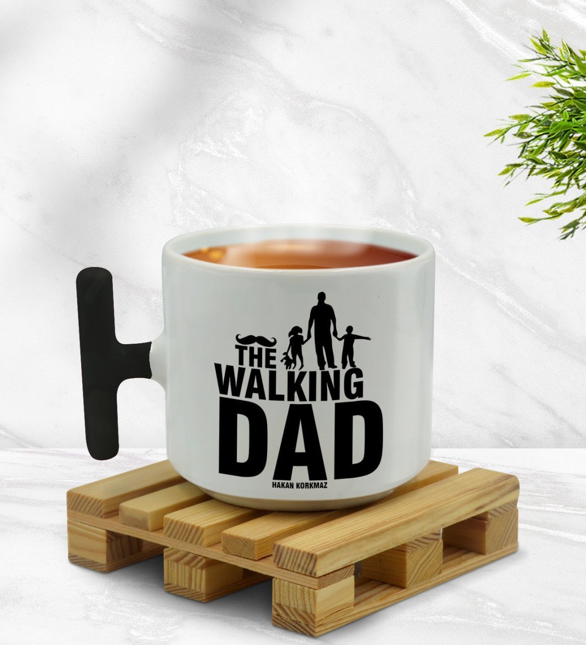Kişiye Özel Walking Dad Tasarımlı Siyah T Kulplu Middle Kupa Bardak-2