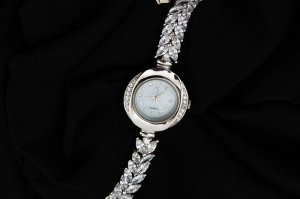 Yaprak Model Kordonlu Gümüş Saat
