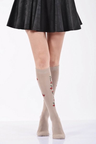 Kadın Yandan Kırmızı Çiçekli Dizaltı Çorabı   - Bej