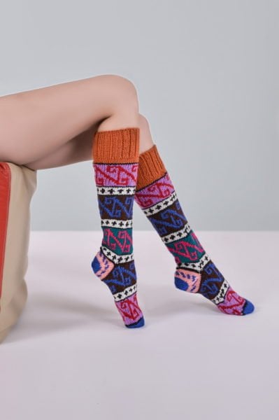Kadın El Örgüsü Uzun Yün Çorabı   - Rengarenk