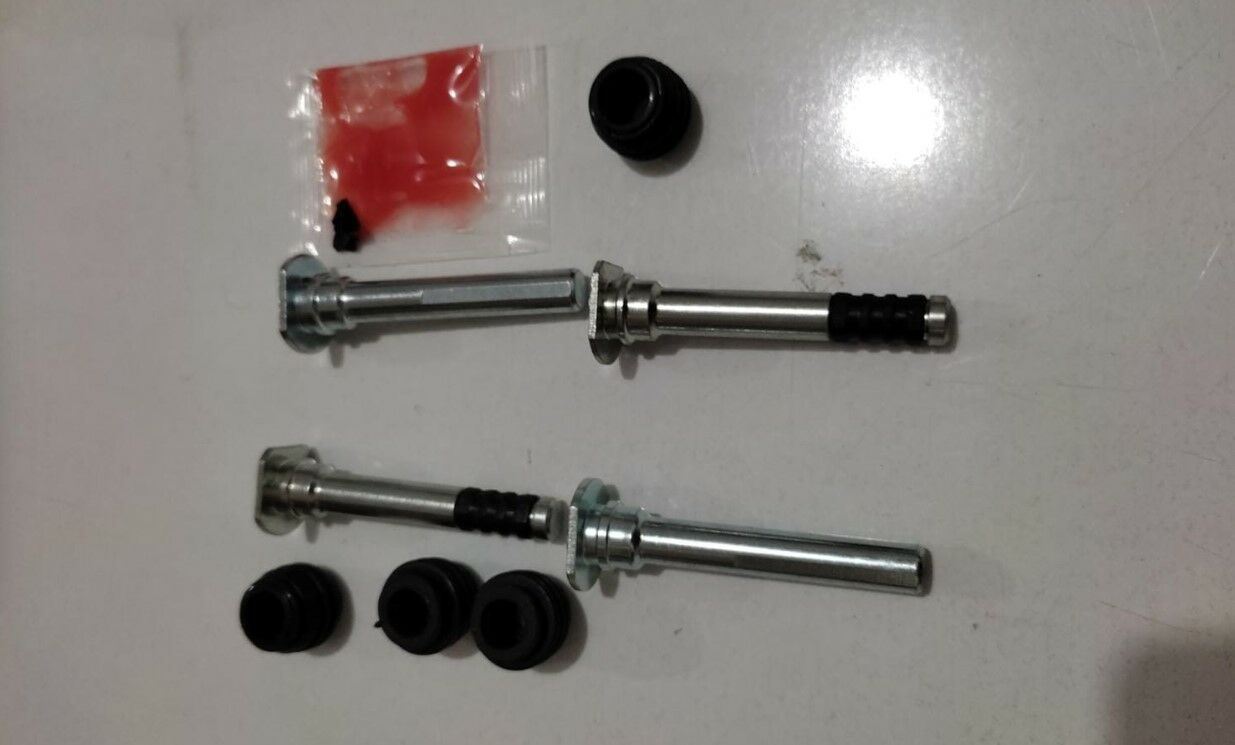 COROLLA 02-05 ÖN PİM KALİPER (PİM VE KEÇE SET)