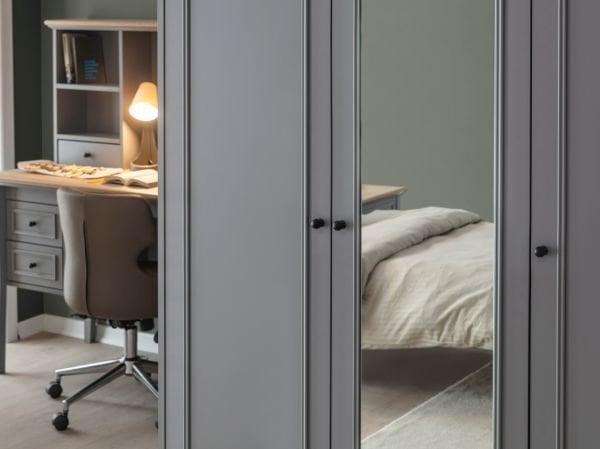 Petra Genç Odası (3 Kapaklı Dolap)