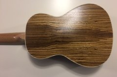 Puka UK-24-04 Zebra Ağacı Fender Kafalı Concert Ukulele  + Kılıf Hediyeli