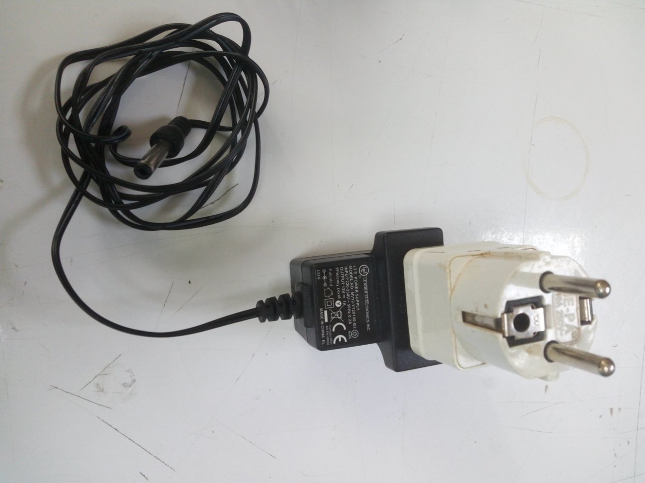 Mv12-Y120100-B2 12V 1A Adaptör