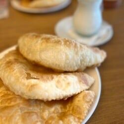 Zeytinyağında Yağ Çekmeyen Çiğ Börek Tarifi