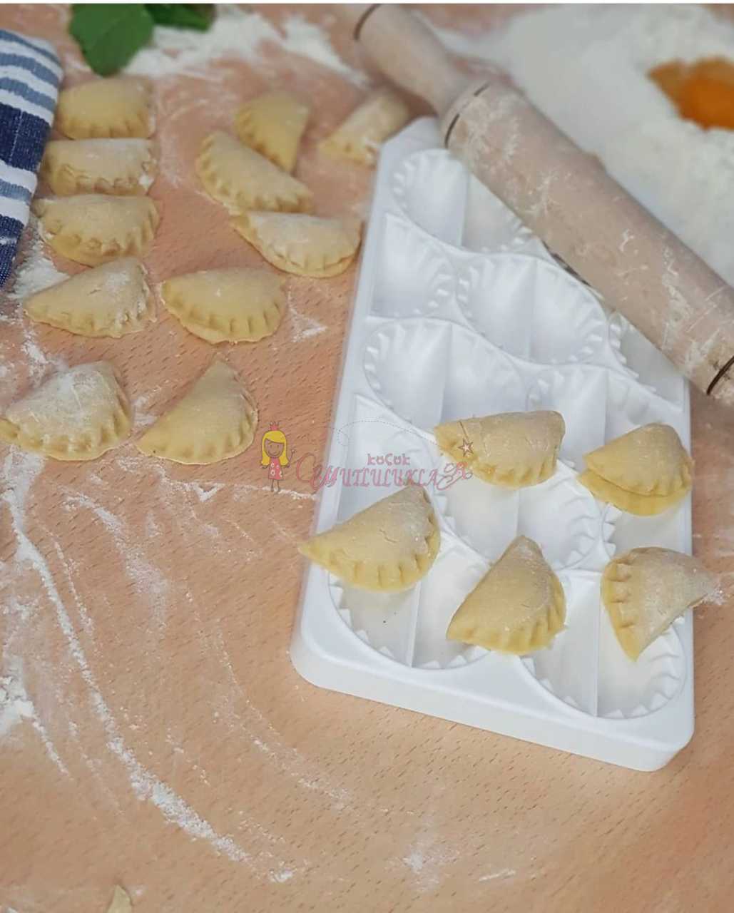 Pratik Mantı Kesme Hazirlama Aparatı YARIM AY