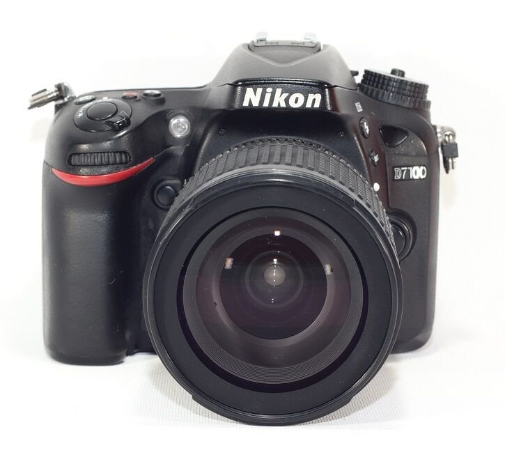 Nikon D7100 +18-135 Lens (169.000 Shutter)