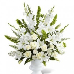 Vazoda Beyaz Çiçek Aranjmanı