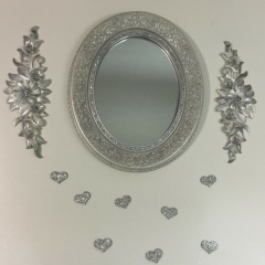 Çiçek ve Kalp Motifli Dekoratif Ayna