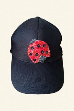 Uğur Böceği İşlemeli Siyah Kasket Şapka