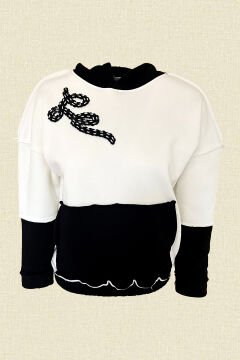 Boncuk İşlemeli Siyah-Beyaz Kapüşonlu Sweatshirt