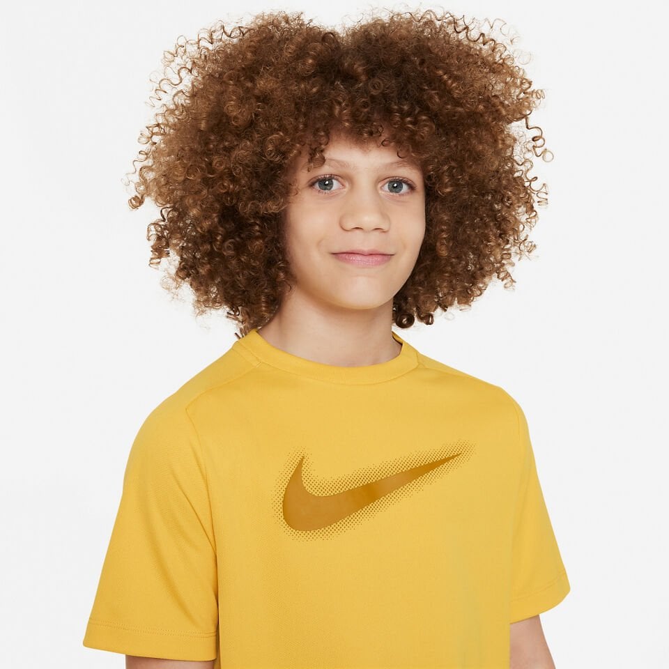 Nike Multi Dri-FIT Grafikli Genç Çocuk (Erkek) Antrenman Üstü