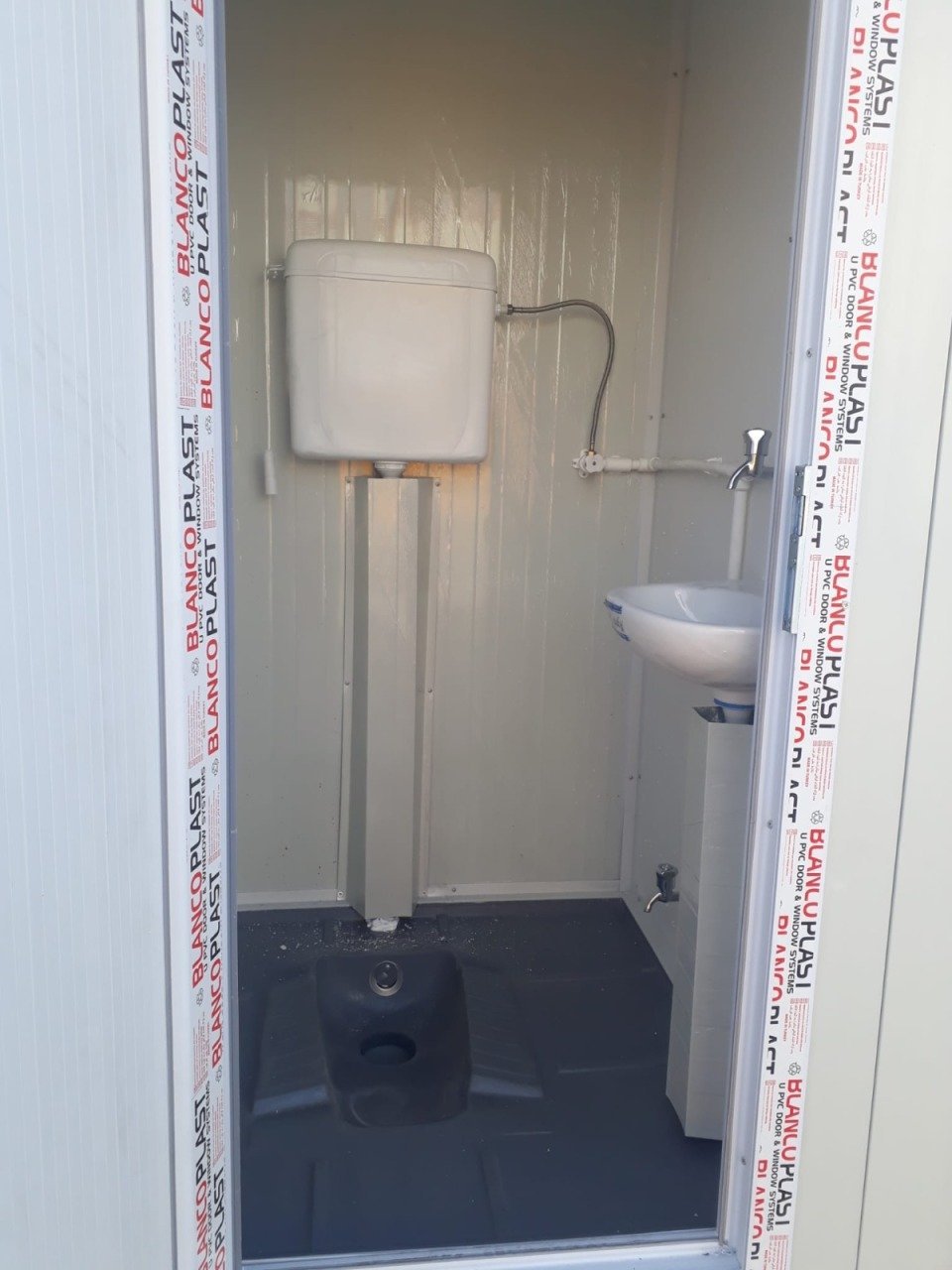 1,15x1,15m. WC Konteyneri