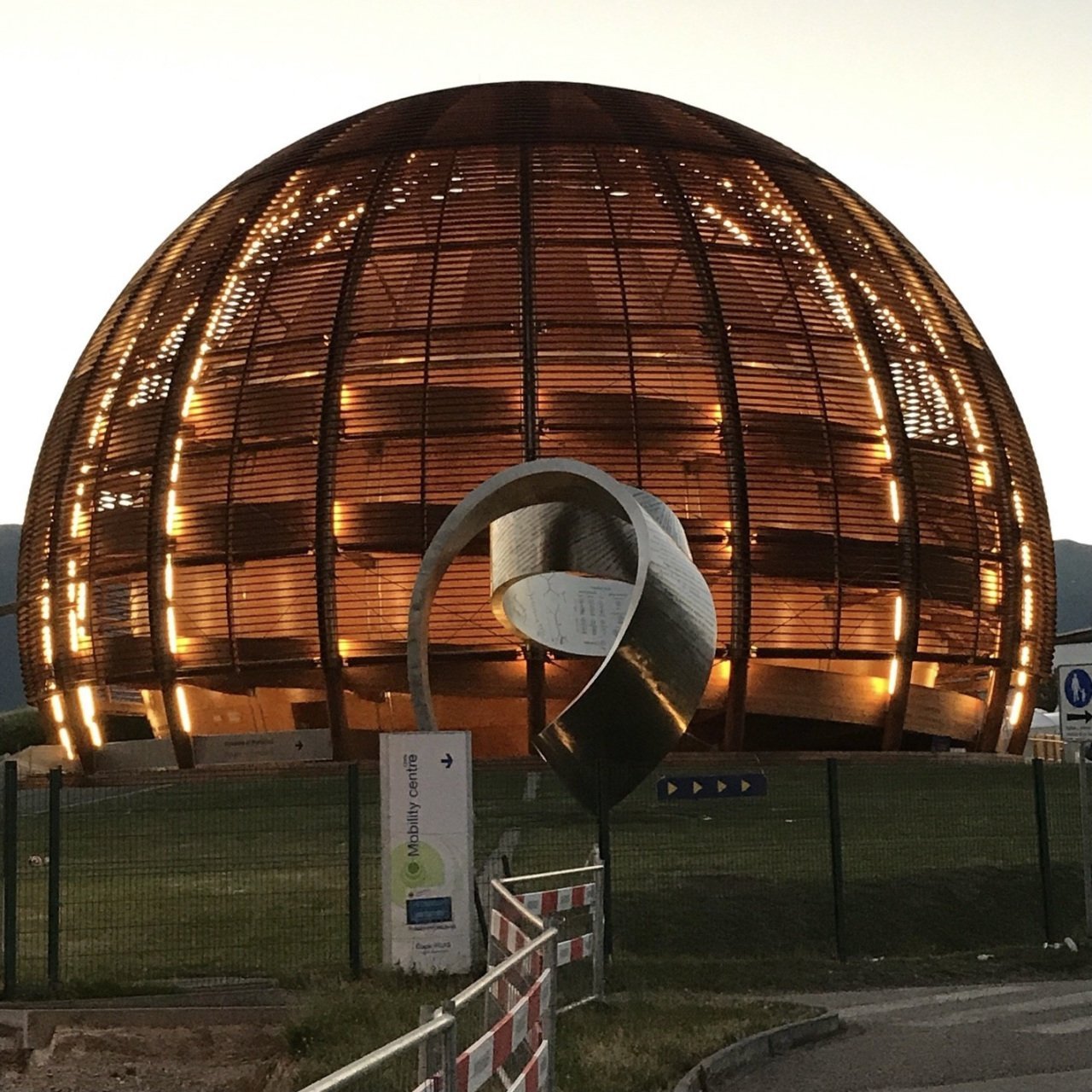 Cern Okul Gezisi ( Cern Okul Gezileri, Cern Okul Turu, Cern Gezisi )