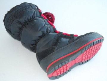 Kız çocuk Kar Botu