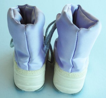 Kız Çocuk Kar Botu