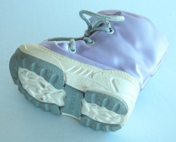 Kız Çocuk Kar Botu