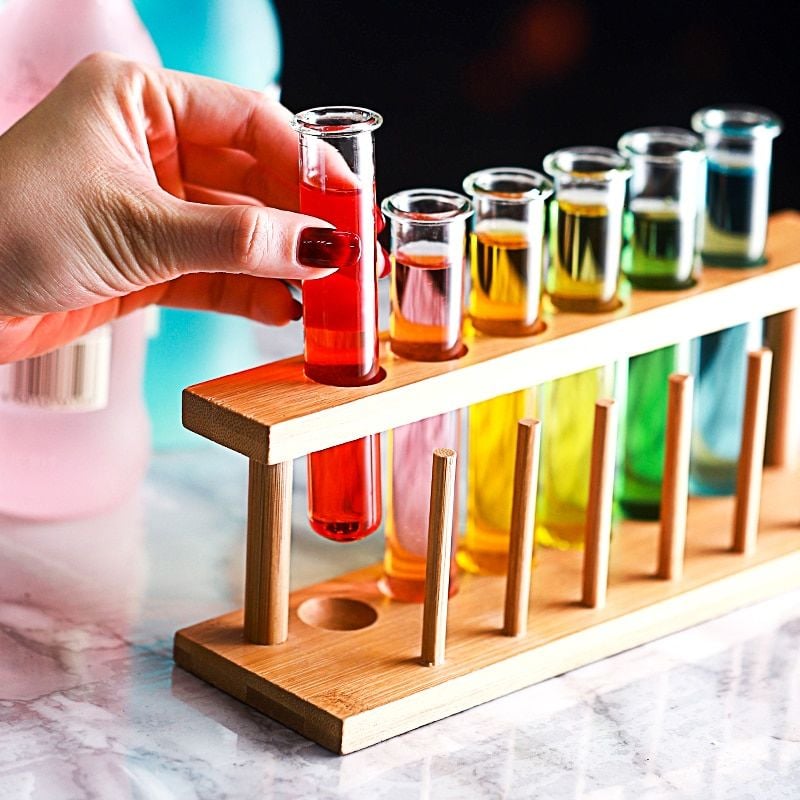 Test Tüpleri: Laboratuvarın Bel Kemiği